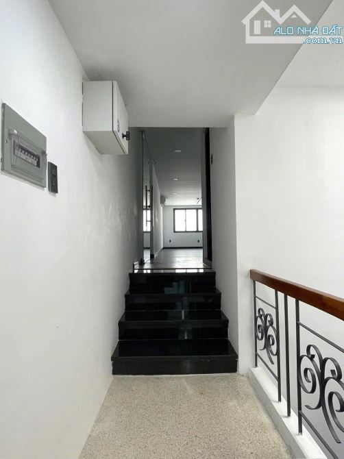 Nhà 4.2x20m, trệt 5 lầu thang máy ngay cầu Ba Son Tôn Đức Thắng 32 tỷ - 3
