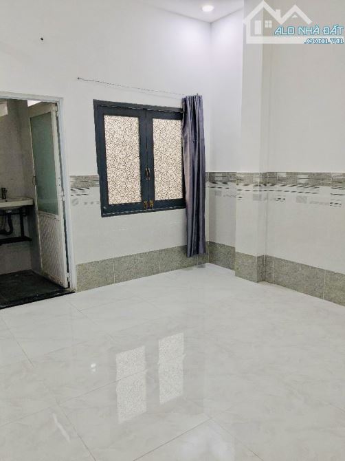 Bán nhà cách 1 căn ra măt tiền - Gần chợ, kế UBND - 4m ❌ 17m - 4 TẦNG - 5PN - CHỈ 6,xtỷ - 4