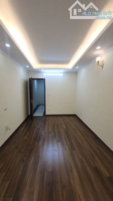 Bán gấp nhà Bát Khối long Biên  32m2 6 tầng giã  5.5 tỷ ô tô đỗ cửa vào nhà vừa kinh doanh - 5