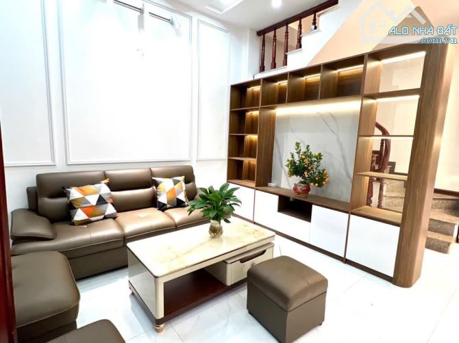 Nhà đẹp full nội thất ngõ 68 Cầu Giấy, ngõ rộng đẹp, ở sướng đủ 3 ngủ, 35m2. Giá 6.8 tỷ - 5