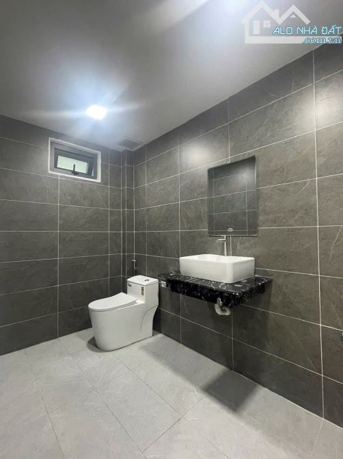 Nhà 4.2x20m, trệt 5 lầu thang máy ngay cầu Ba Son Tôn Đức Thắng 32 tỷ - 5