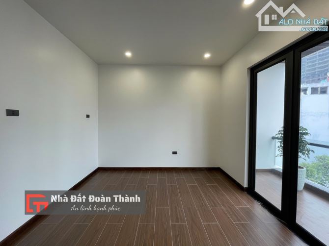 Nhà xây mới độc lập 6,5 tầng view vườn hoa có thang máy tại Lê Hồng Phong - 8