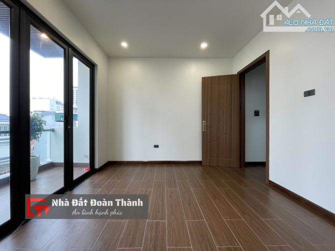 Nhà xây mới độc lập 6,5 tầng view vườn hoa có thang máy tại Lê Hồng Phong - 9