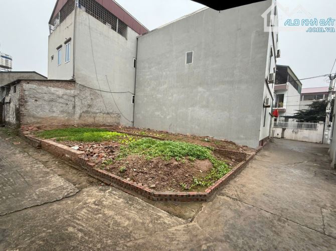 Bán đất 42m2 tại Báo Đáp Kiêu Kỵ đường to rộng ô tô vào tận nhà giá chỉ 3.45 tỷ