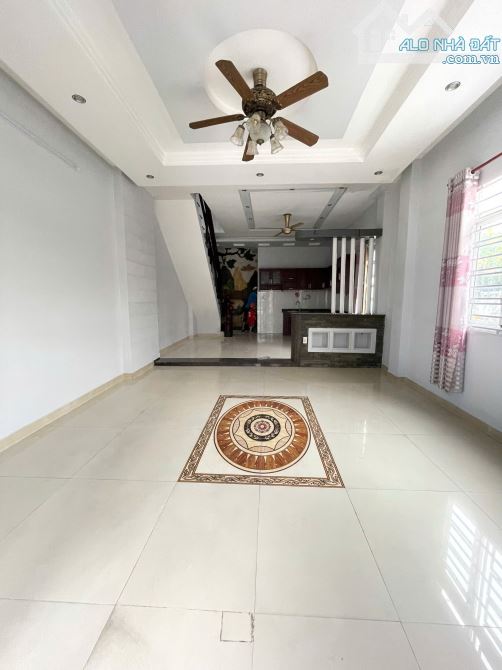 Bán Nhà phố 5m x17m.Góc 2 Mặt Tiền Đường Lê Thị Riêng vào 70m,phường thới an.Q12 - 4