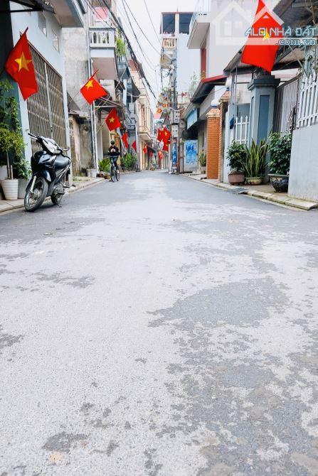 Bánn Hoa hậu Xuân Canh phân lô ô tô chạy vòng quanh 123m zá rẻ