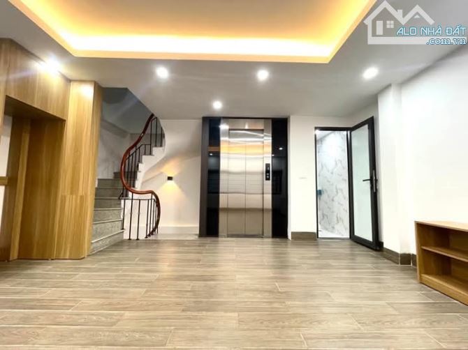 Bán nhà Minh Khai - 65m² x 5 tầng - Thang máy - Nhà đẹp - Đường rộng  rãi thoáng mát