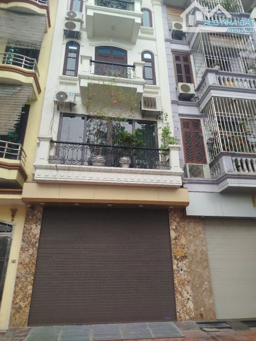 NHÀ ĐẸP CẦU GIẤY - LÔ GÓC - KINH DOANH - Ô TÔ VÀO NHÀ.ngõ 2 Nguyễn Chánh
