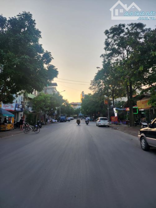 Giá Đầu Tư,Gần Trường,Chợ.Bán đất Dương Quang-Gia Lâm,DT 70m2,Giá 3.2tỷ.