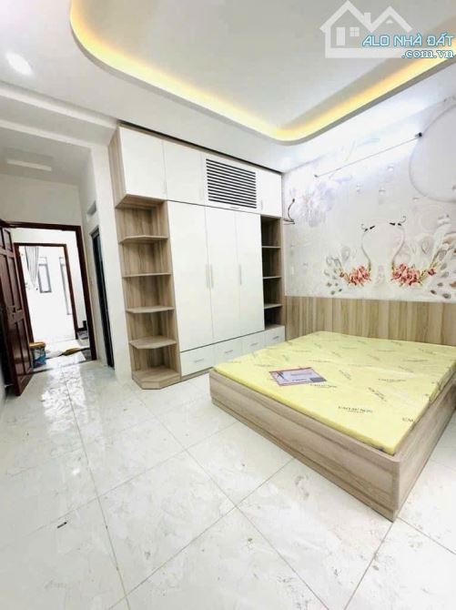Bình Tân, gần Lê Văn Quới- Nhà đẹp 3 tầng, 68m2 (4x17),ô tô vào nhà