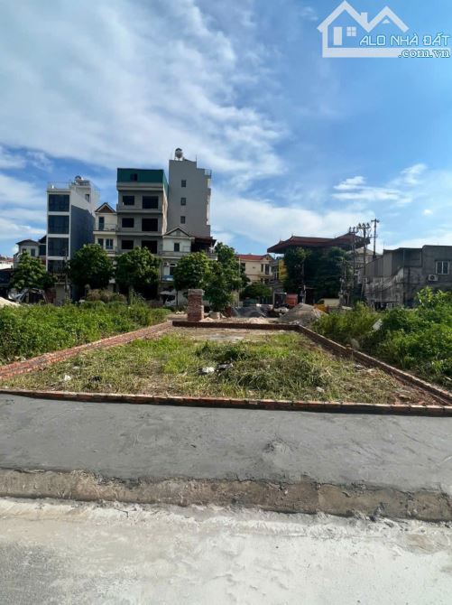 cần  bán lô đất tại Di Trạch 82,5m2 vị trí đẹp cạnh khu dân cư ,khu chợ và đường 3.5