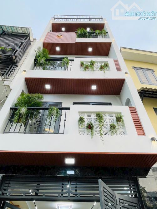 Ngộp Bank - Bán Gấp Nhà Mặt tiền Nguyễn Biểu, P.2, Q.5. (DT: 3,3x14m) - 6 tầng mới