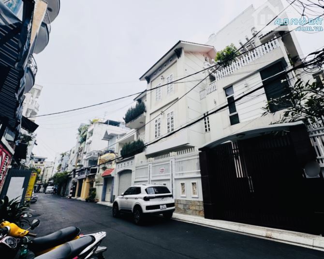 P4 TÂN BÌNH-BIỆT THỰ CỔ 240m2 ( 8x30m ) Ô TÔ TRẢI NHỰA- TIỆN XÂY CHDV, KHÁCH SẠN...