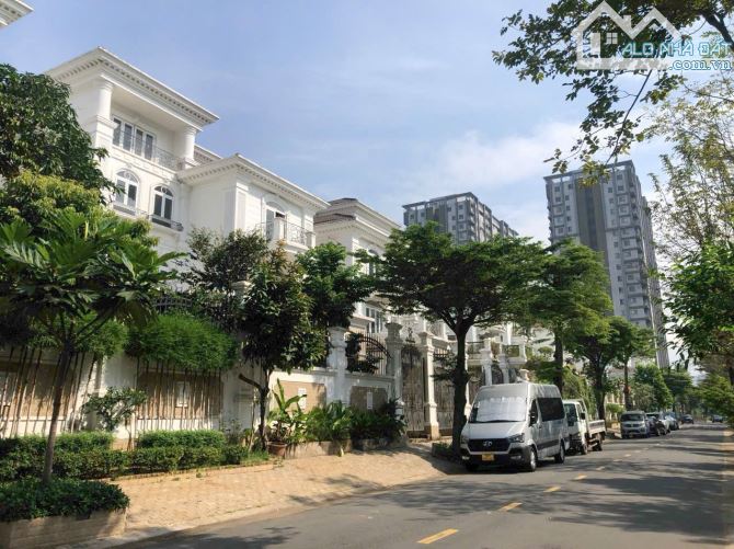 Bán gấp biệt thự cao cấp tại CityLand Riverside, 79 tỷ hạ giá mạnh DT khoản 1000m2