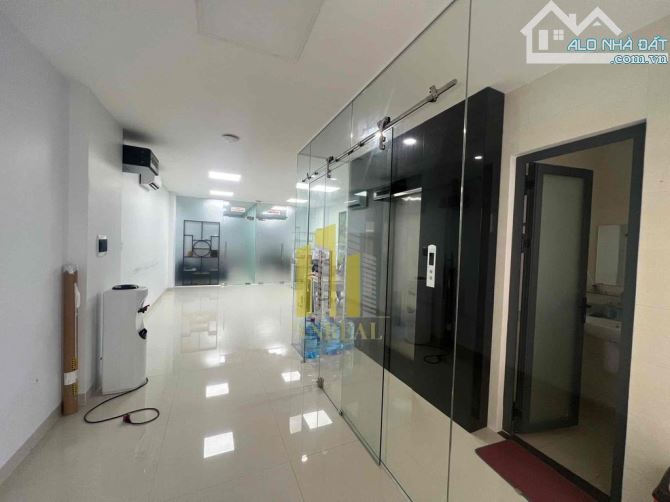 Cho Thuê Văn Phòng 250m2 Có Sẵn Nội Thất Văn Phòng, Thang Máy