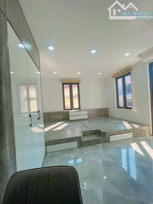 NHÀ ĐẸP, MỚI KHU VỰC HOÀNG CẦU TT ĐỐNG ĐA 6 TẦNG, THANG MÁY, GẦN PHỐ GẦN Ô TÔ, RA PHỐ 10M