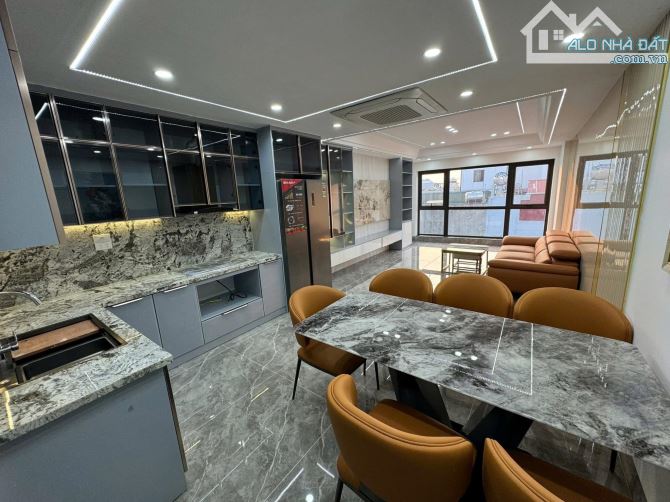 Bán Nhanh Căn 60m2 7T Phố Trạm, Long Biên Kinh Doanh, Gara 2 Ô Tô Giá Chính Chủ 16.x Tỷ