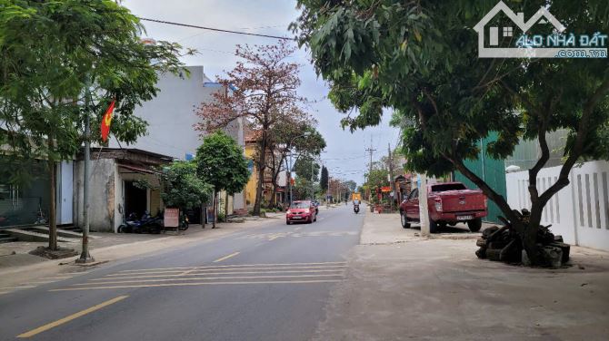 Bán đất TMDV tại TT Quang Minh, 100m2, 2 mặt tiền, ô tô tránh, kinh doanh, cho thuê ổn