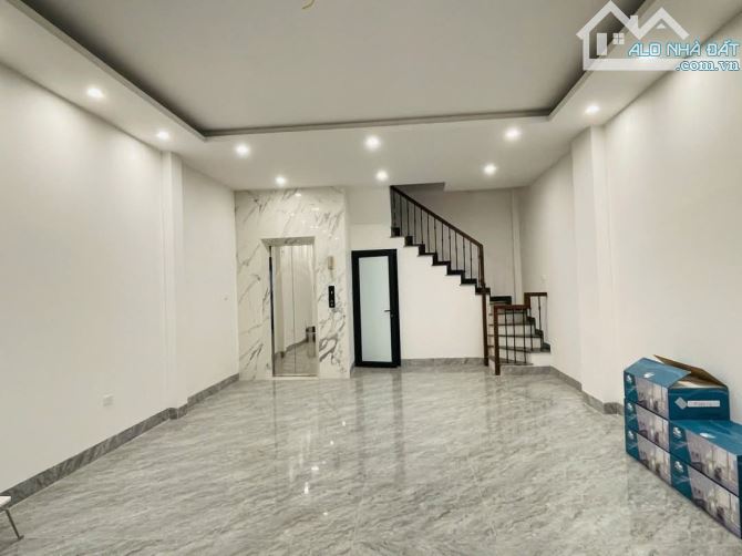 Bán nhà mới 6 tầng thang máy 39m2 Phố Hoàng Hoa Thám