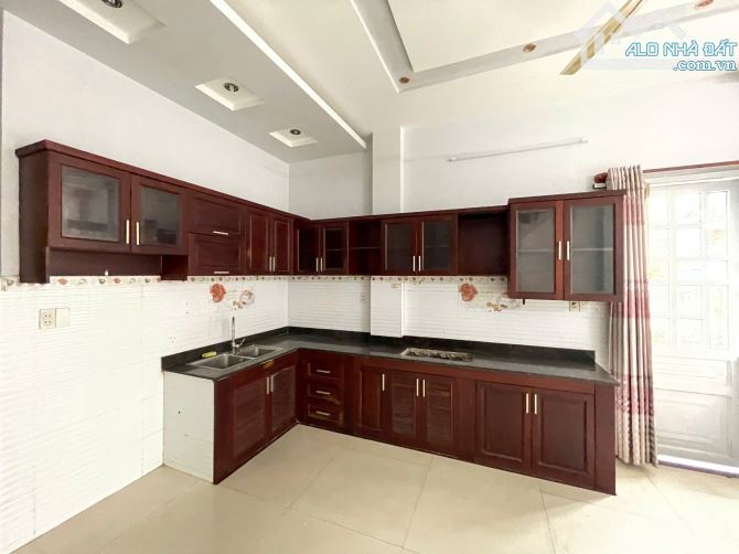 Bán Nhà phố 5m x17m.Góc 2 Mặt Tiền Đường Lê Thị Riêng vào 70m,phường thới an.Q12 - 5