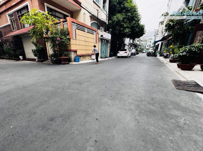 P4 TÂN BÌNH-BIỆT THỰ CỔ 240m2 ( 8x30m ) Ô TÔ TRẢI NHỰA- TIỆN XÂY CHDV, KHÁCH SẠN... - 1