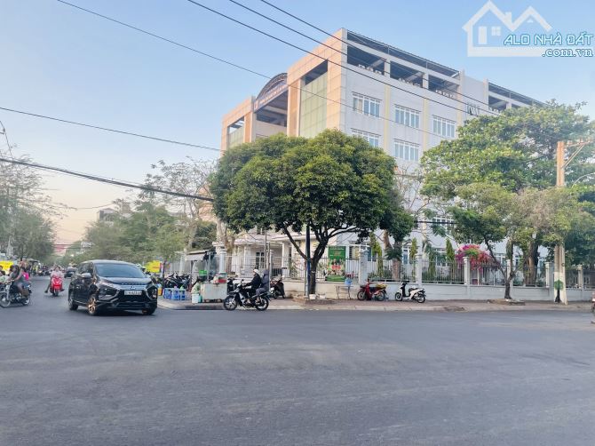 Đầu tư! Nhà Cấp4 109m2 8tỷ khu bàn cờ Phước Bình thu nhập sẵn liền kề Global City - 1