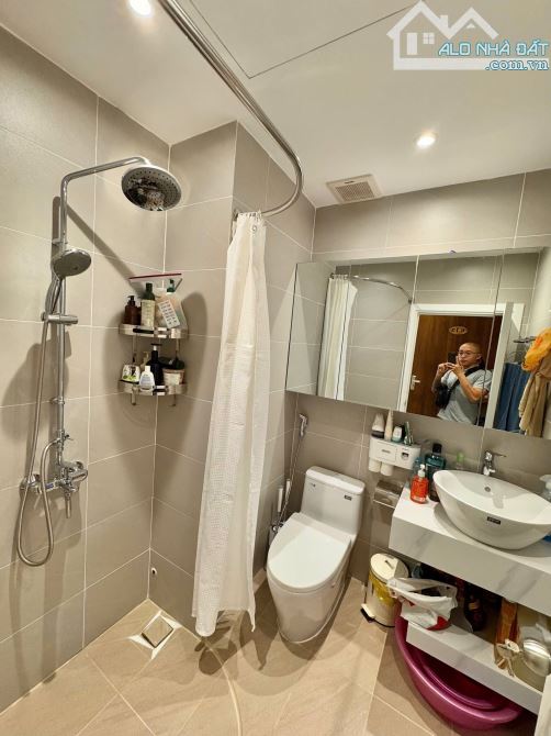 Cần bán căn hộ Vạn Đô Q4. DT: 53 m² gồm 1 phòng ngủ, 1 WC. Giá bán 3.05 tỷ. Căn hộ đã được - 1