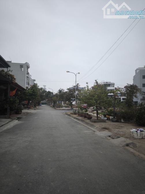 Bán biệt thự nghỉ dưỡng lô góc 202m2 ở KĐT Vườn Hồng - 1