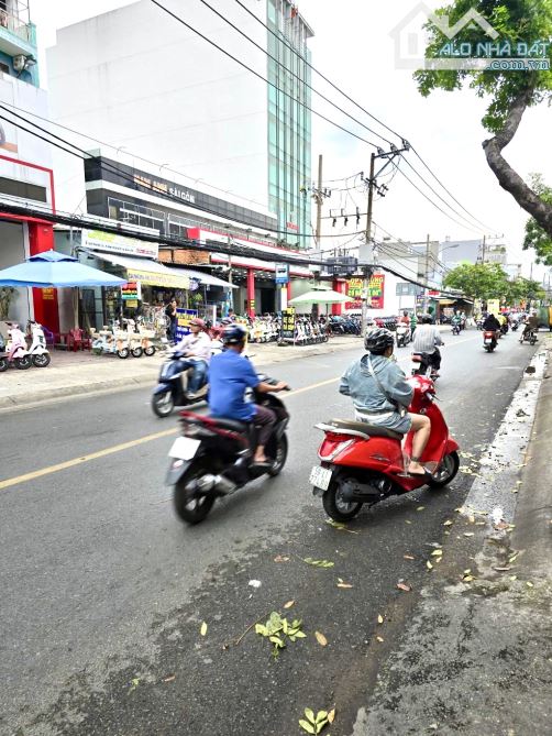 MẶT TIỀN KINH DOANH SẦM UẤT - NGAY CHỢ BÀ HÔM - 2 TẦNG - DT 170M - NGANG GẦN 6M NỞ HẬU 13M - 1