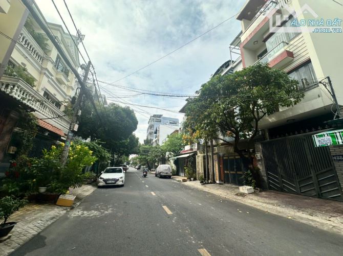 Bán nhà MT đường Quách Đình Bảo - P. Phú Thạnh - DT: 15.8x18m - Cấp 4 - giá: 32 tỷ TL - 1