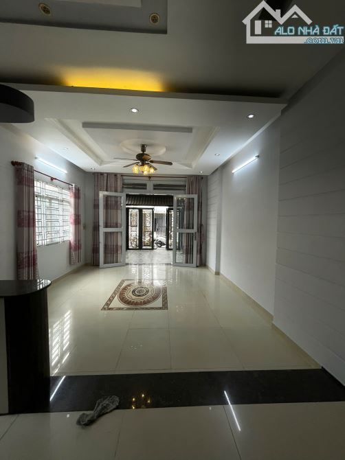Bán Nhà phố 5m x17m.Góc 2 Mặt Tiền Đường Lê Thị Riêng vào 70m,phường thới an.Q12 - 6