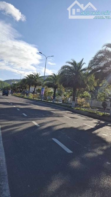 BÁN ĐẤT ĐƯỜNG  NGUYỄN THỊ ĐỊNH cách  BIỂN QUY NHƠN 300m DT:401M2- Ngang13m, GIÁ BÁN: 52TỶ - 2
