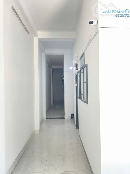 ngợp bank 8 tỷ CHDV 4 tầng. 15P. 5x23 120m2. đang thuê 30tr/th. - 2