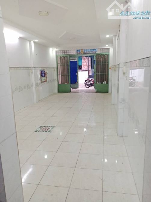 cần bán, VỊ TRÍ SIÊU ĐẸP, HẺM XE HƠI, Tân Thới Nhất 13 Quận 12, giá siêu rẻ, chỉ 3.7 tỷ . - 3
