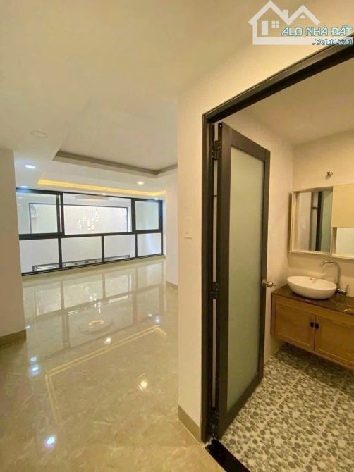 🏡 Bán nhà hẻm 220 Hoàng Hoa Thám 🏗️ Kết cấu: BTCT, trệt, lửng, 2 lầu, sân thượng rộng. - 3