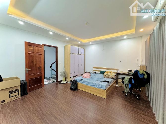 NHÀ ĐẸP CẦU GIẤY - LÔ GÓC - KINH DOANH - Ô TÔ VÀO NHÀ.ngõ 2 Nguyễn Chánh - 3