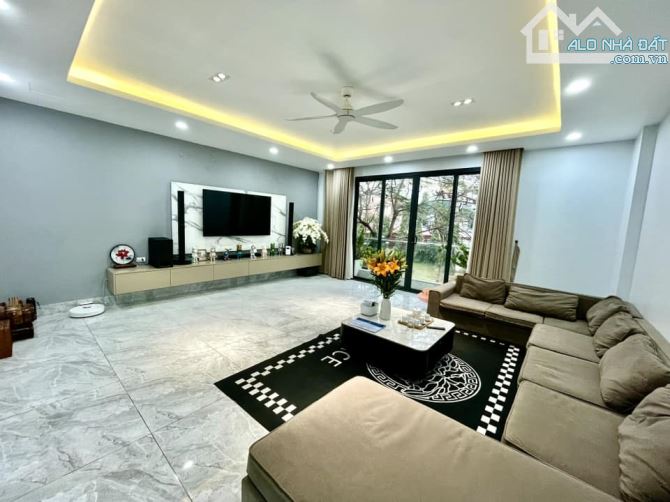 TRUNG TÂM CẦU GIẤY - Ô TÔ ĐỖ CỬA - KINH DOANH - VĂN PHÒNG - BA BƯỚC RA PHỐ- CHỦ CÓ HAI CĂN - 3