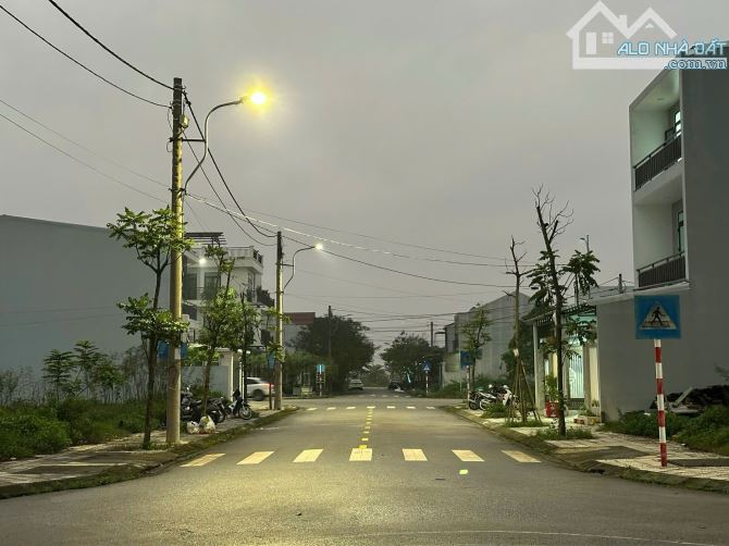 Bán đất KQH Hoàng Quốc Việt 90m2 Vị trí sau lưng Toà Án Tỉnh - DT 90m2 5x18m  - Hướng Nam - 3