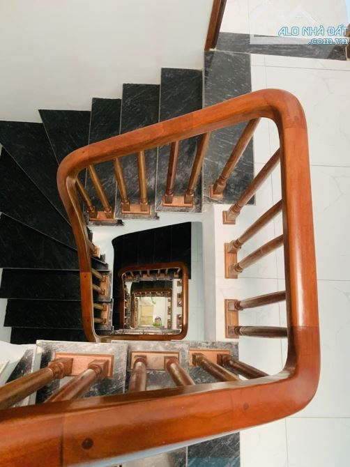 (Mới) Nhà 5 tầng* 40m2,mt: 4m, ngay ngã tư Nhổn, ô tô đỗ cửa, không quy hoạch, Giá 6 tỷ15 - 4