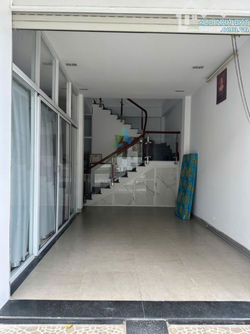 CHO THUÊ NHÀ NGUYÊN CĂN MẶT TIỀN ĐƯỜNG NGÔ THẾ VINH - 70 M² - 3 PN - GIÁ 9.500.000 đ - 4