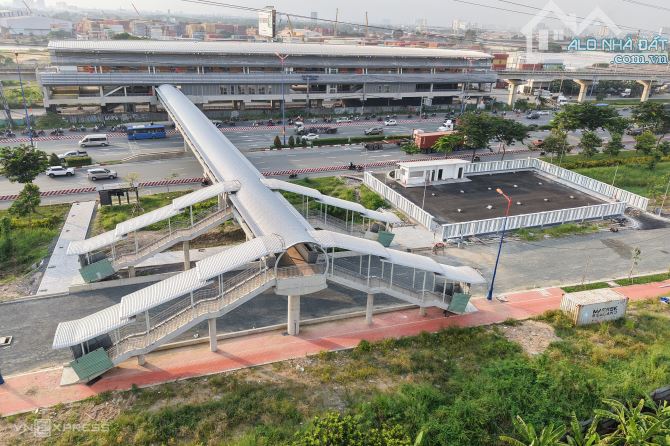 Nhà 3 tầng, Hồ Bá Phấn, PLA, 110m2, ngang 5.2m, ngay Metro, xe hơi trong nhà, 7.3 tỷ - 4