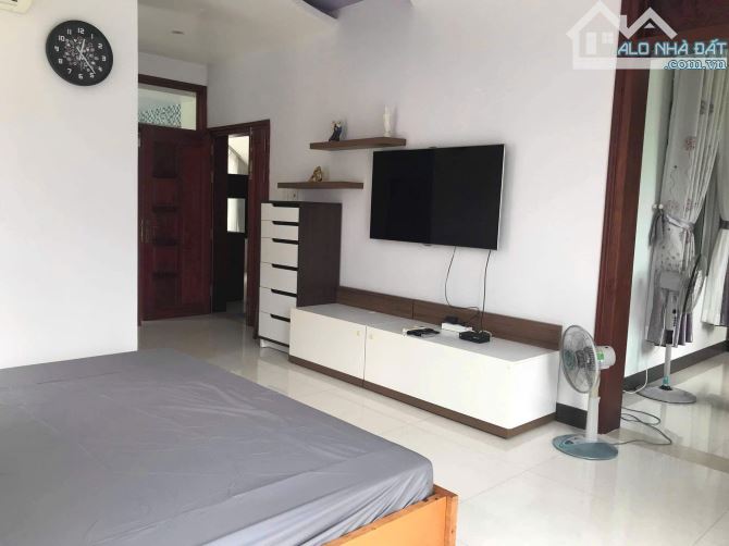 Bán Villa 3 tầng 600m2 52 tỷ full nội thất, sân vườn rộng. Đường Quốc Hương, Quận 2. - 5