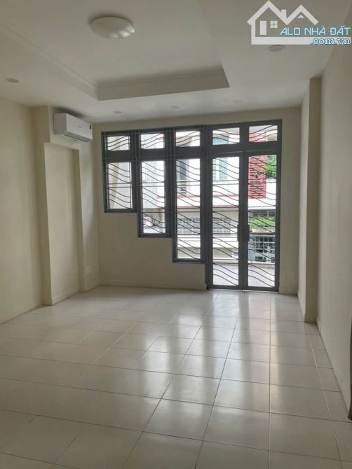 🏢 CHO THUÊ NHÀ MẶT TIỀN NGUYÊN CĂN HOA LAN – 4M X 16M – Q. PHÚ NHUẬN 🏡 - 5