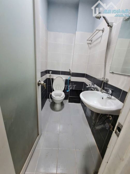 Nhà KDC Hồng Long, rộng rãi, thoáng mát. 1 trêth 2 lầu, 4pn 4wc - 5