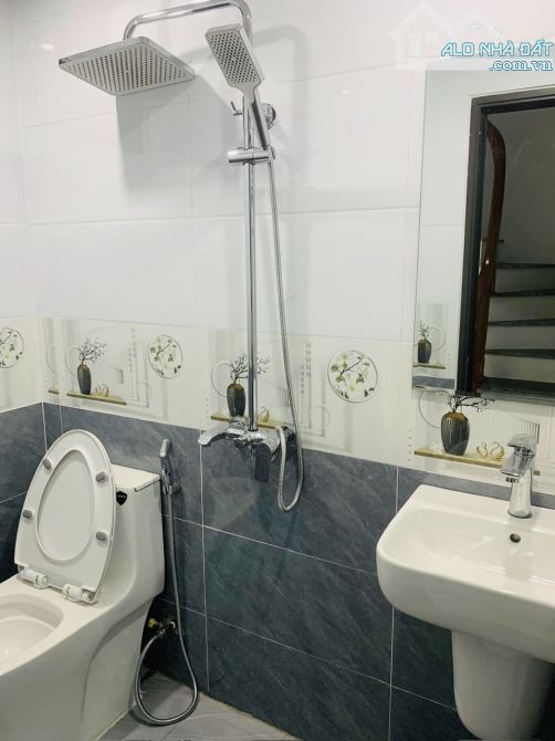 (Mới) Nhà 5 tầng* 40m2,mt: 4m, ngay ngã tư Nhổn, ô tô đỗ cửa, không quy hoạch, Giá 6 tỷ15 - 6