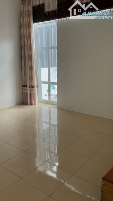 CHO THUÊ NHÀ NGUYÊN CĂN MẶT TIỀN ĐƯỜNG NGÔ THẾ VINH - 70 M² - 3 PN - GIÁ 9.500.000 đ - 6