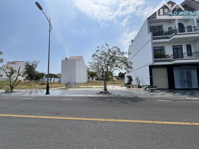 Bán Góc 2mt 374m2 mặt tiền đường lớn Châu Văn Liêm Oceandunes TP Phan Thiết giá 3x tỷ - 2