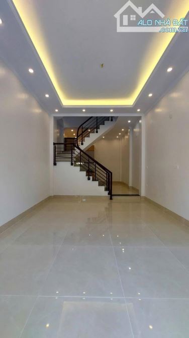 LÔ GÓC NGỌC HỒI 39M2 - NHÀ MỚI - NGÕ THÔNG - KINH DOANH - Ô TÔ ĐỖ CỬA, VÀO NHÀ - 8.9 TỶ