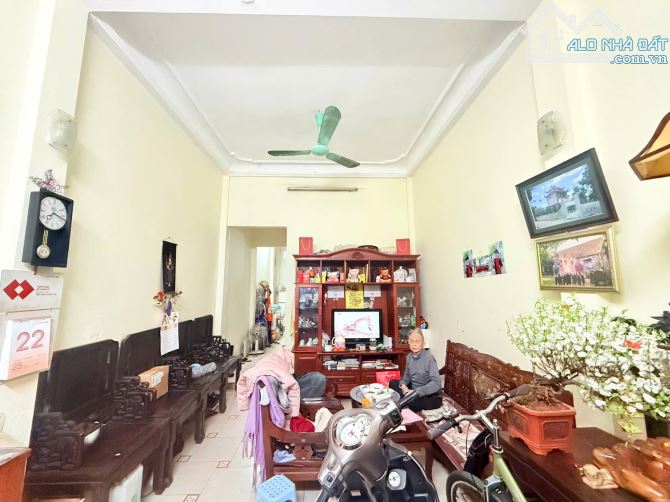 Bán Nhà Phố Kim Mã, thông La Thành, Ngọc Khánh, Ba Đình. DT: 43 M2. Giá : 15,2 Tỷ