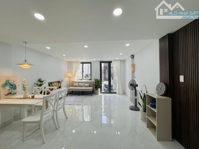 Nhà Hoàng Bật Đạt , P15 , Tân Bình , Nhà Mới ở ngay , 40m2, Giá 3.8 Tỷ TL